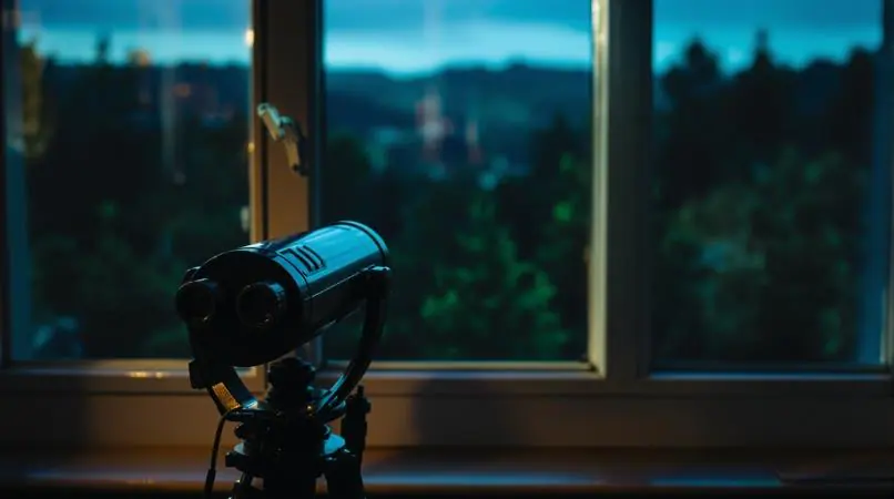 What Makes Binoculars Good in Low Light?